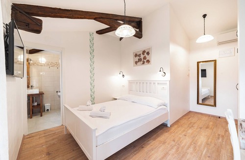 Motovun Hotel | Romantic 8-bedroom boutique hotel in Motovun with panoramic view