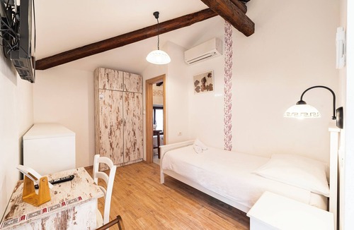 Motovun Hotel | Romantic 8-bedroom boutique hotel in Motovun with panoramic view