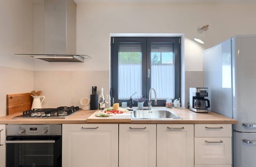 Mali Vareski House | Romantic holiday home with jacuzzi, BBQ, WiFi
