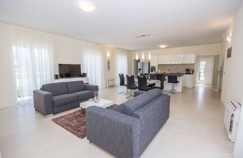 Splitska Villa | Romantic villa — 10 min from the beach!
