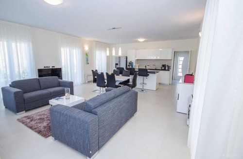 Splitska Villa | Romantic villa — 10 min from the beach!