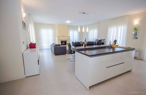 Splitska Villa | Romantic villa — 10 min from the beach!