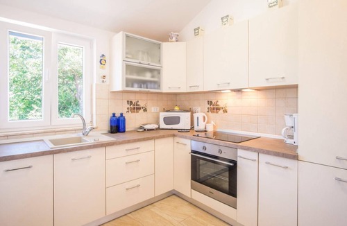 Vrbnik Villa | Romantische Steinvilla mit Pool,fantastische Lage,700 m vom Strand Entfernt