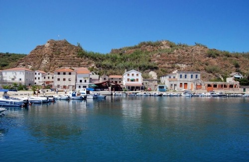 Gornje selo Bed & Breakfast | Room in Susak with Air condition, WIFI (3865-3)