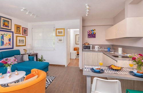 Rozat Apartment | RozART apartment- 10 min by car from Old Town in quiet area next to ACI marina