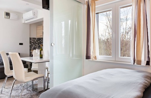 Donja Stubica House | Rustic Holiday Home in Donja Stubica with Terrace