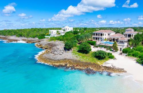The Valley Villa | Sandcastle Beach House