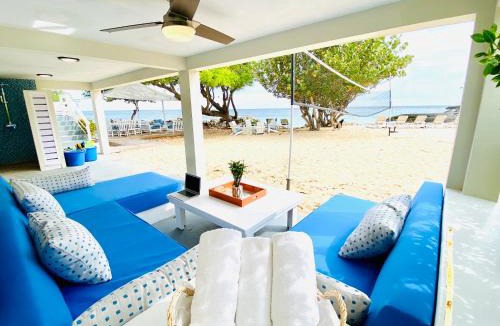 The Valley Villa | Sandcastle Beach House