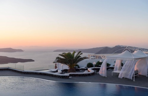 Pyrgos Villa | Santorini Gem