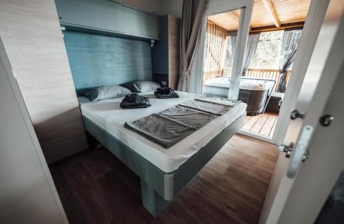 Selce House | SEA HOUSE pool & jacuzzi, bikes, SUP - PRIVILEGE POINT camping & villas