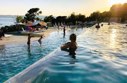 Selce House | SEA HOUSE pool & jacuzzi - PRIVILEGE POINT camping & villas