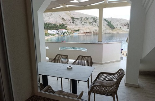 Metajna Apartment | Seafront apartment Valla 4