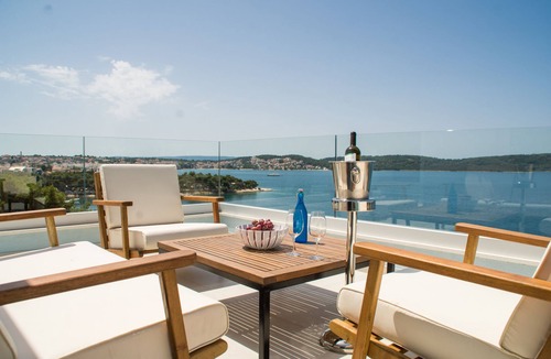 Trogir Apartment | Seafront Luxury Apartments Fun