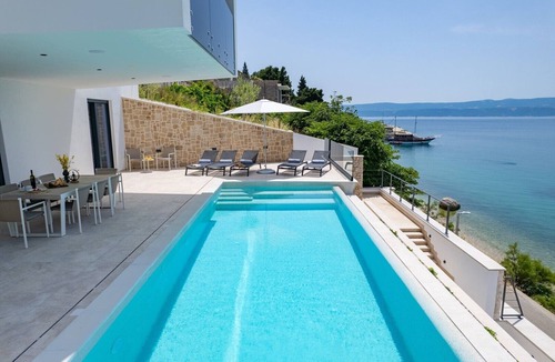 Omis Villa | Seafront Villa Nina with 5 en-suite bedrooms