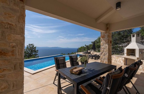 Ripenda Kosi Villa | Seaview Villa Mare Visum in a peaceful location