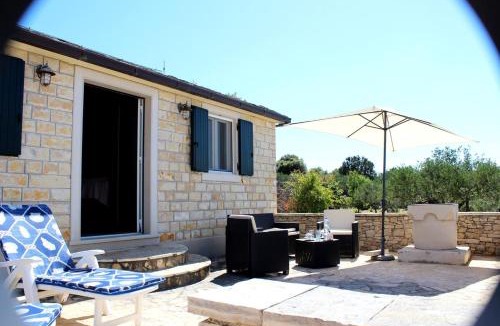 Supetar House | Secluded house with a parking space Supetar, Brac - 17330