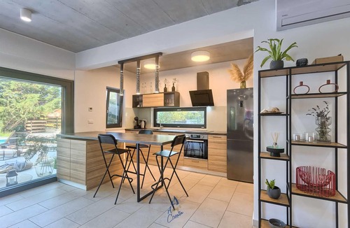 Pomer Villa | Secluded Pine Forest Villa for 8 by the Sea