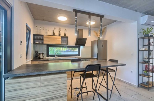 Pomer Villa | Secluded Pine Forest Villa for 8 by the Sea