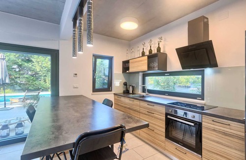 Pomer Villa | Secluded Pine Forest Villa for 8 by the Sea