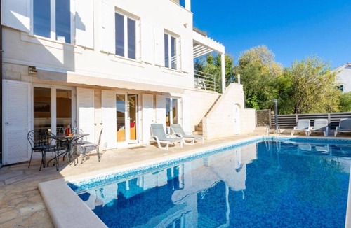 Tice Villa | Seven Bedroom Villa with Outdoor Pool