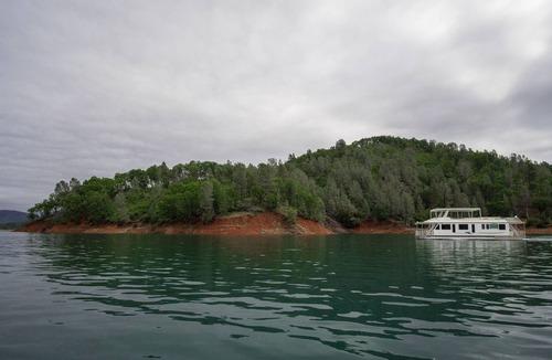 Lakehead Boat Rental | Shasta Marina at Packers Bay Mirage II Houseboat.