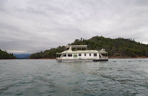 Lakehead Boat Rental | Shasta Marina at Packers Bay Mirage I Houseboat.