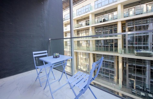 Masdar City Apartment | Silk Valley - Luxury 1B near Yas Island and AUH