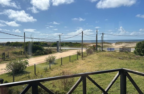 Punta del Este House | Simple casa de playa para descansar con familia y amigos,