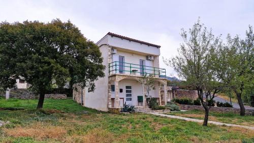 Jablanac House | Simple Holiday Home