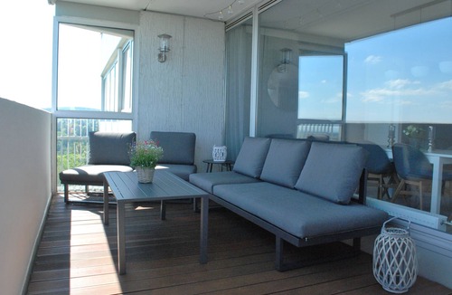 Kronberg Apartment | Skyline apartment with pool 2-6 guests with Netflix