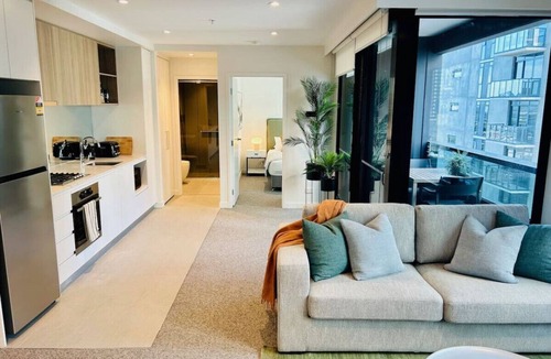Southbank Apartment | Sleek and Chic Stature Southbank