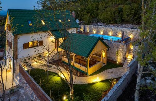 Gracac Villa | SOKOL - Falcon's nest villa