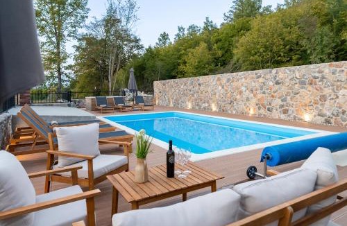 Gracac Villa | SOKOL - Falcon's nest villa