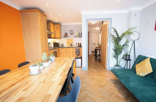 Cambridge House | Spacious 3-Bed Townhouse Florence Villa Near River & City