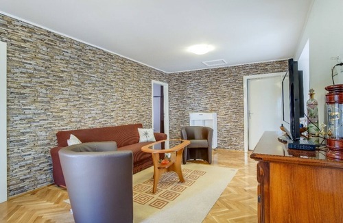 Veli Losinj Apartment | Spacious 3-Bedroom apartment for 6