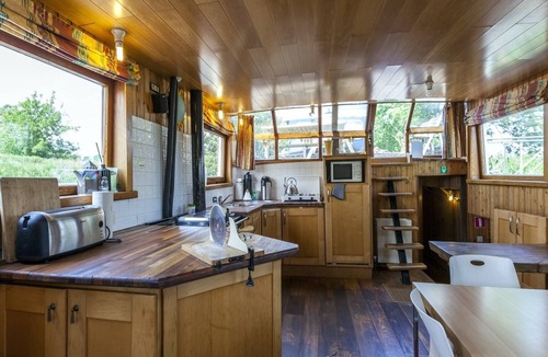 Merkem Boat Rental | Spacious Boat with Scenic Views