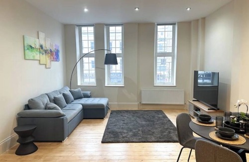 Whitechapel Apartment | Spacious flat in the East End