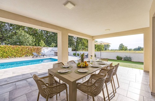 Kaldanija Apartment | SPECIAL OFFER!* Luxury New Apartment *with pool, gym, bar&grill