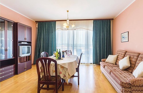 Banjole Apartment | Spend a pleasant summer vacation in the small resort of Volme, near Banjole and between the famous c