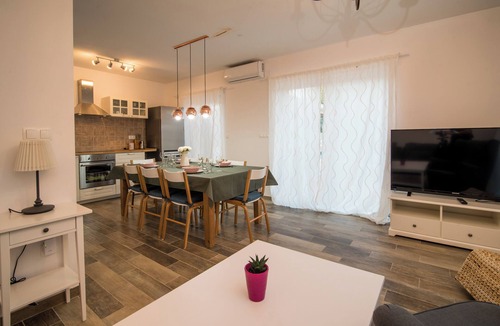 Risika Villa | Steinvilla mit Pool, Umgeben von Olivenbäumen