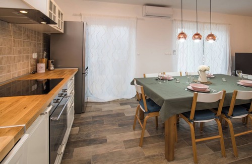 Risika Villa | Steinvilla mit Pool, Umgeben von Olivenbäumen