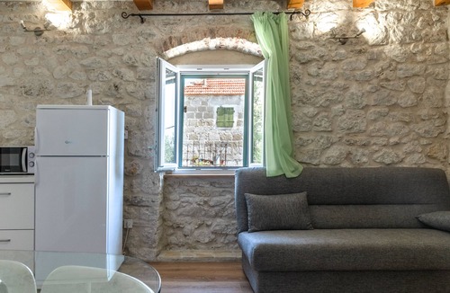 Lokva Rogoznica House | Stone house Dario with Finnish sauna and an outdoor hot tub