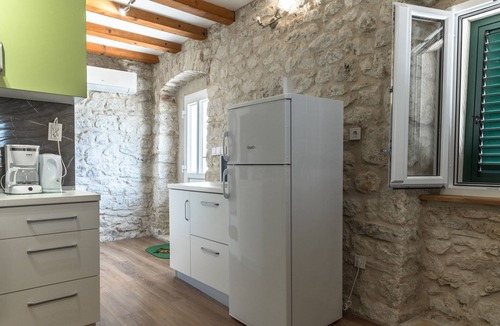 Lokva Rogoznica House | Stone house Dario with Finnish sauna and an outdoor hot tub