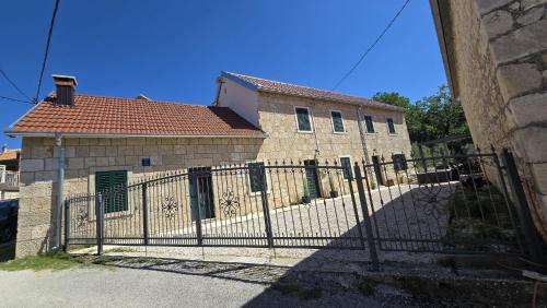 Cista Provo Villa | Stone House with Jacuzzi and Billiard Peaceful Nature Retreat near Makarska Riviera