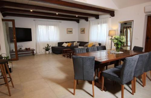 Splitska Villa | Stone Villa Olea-Three Bedroom Villa with Pool