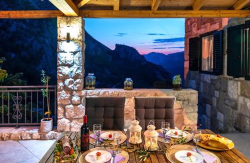 Omis Villa | Stonehouse Korlat with open-air jacuzzi