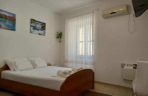 Cove Tri Zala (Zrnovo) House | Studio apartman TEDY