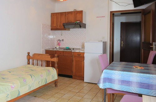 Lokva Rogoznica Apartment | Studio flat with balcony and sea view Lokva Rogoznica, Omiš (AS-18211-d)