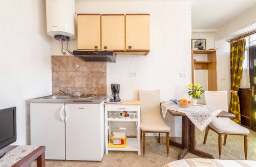 Motovun Apartment | Studio flat with air-conditioning Motovun, Central Istria - Središnja Istra (AS-14160-a)