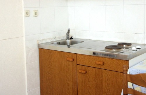 Stomorska Apartment | Studio flat with balcony and sea view Stomorska, Šolta (AS-5239-c)